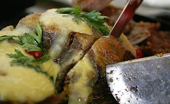 O cardápio do restaurante Cozinha da Fazenda oferece ao cliente fraldinha com muçarela